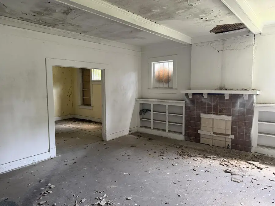 712 N 1st Ave, Laurel, MS 39440 - #3