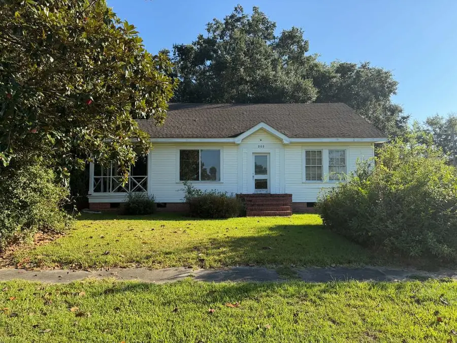 202 Ivy St. W, Ellisville, MS 39437 - #2