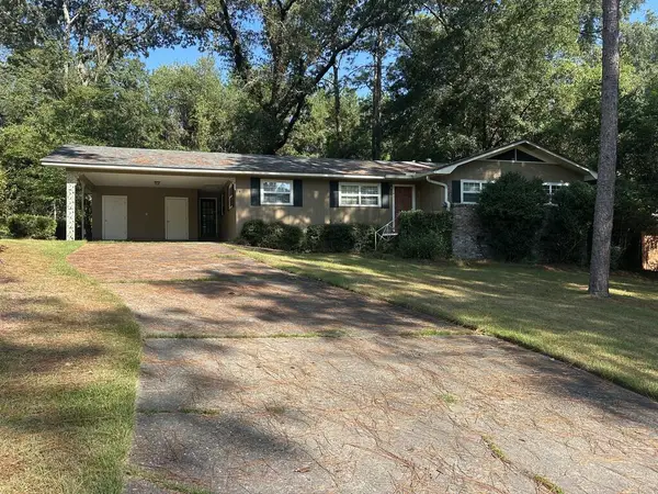 45 Oak Crest Dr, Laurel, MS 39440