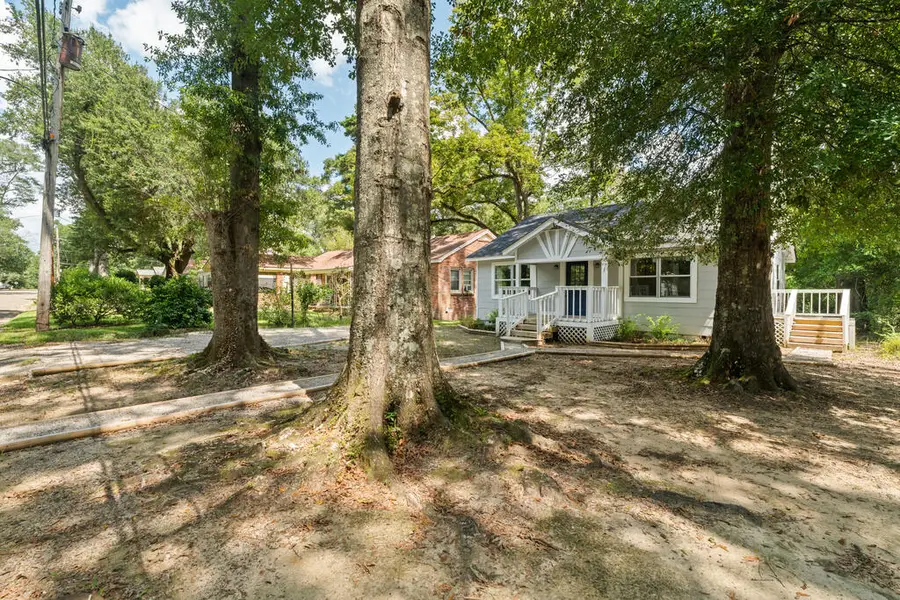 2327 N 3rd Ave, Laurel, MS 39440 - #2
