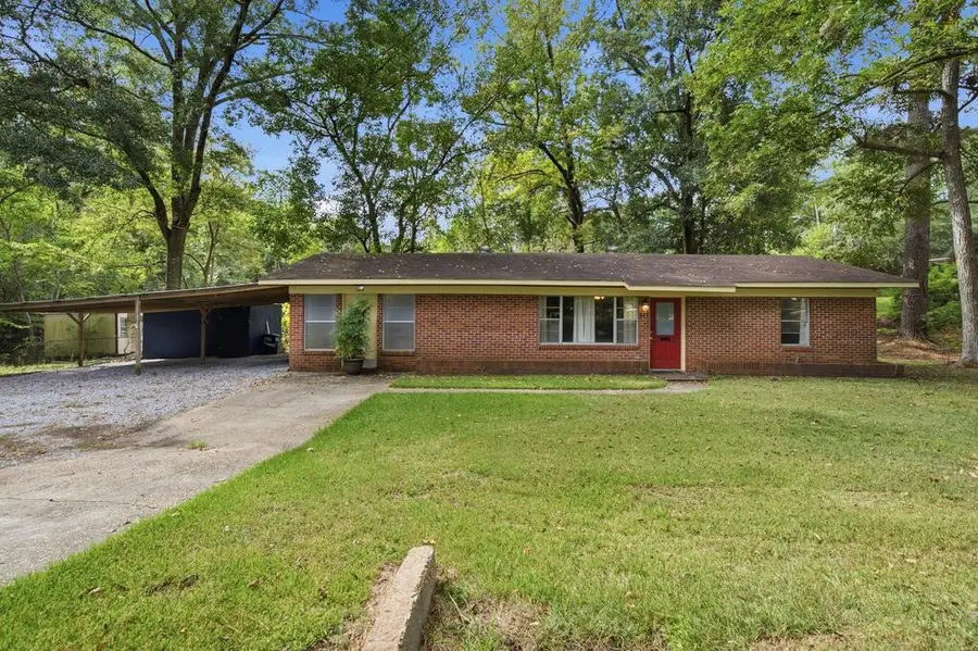 556 Flowers Dr., Laurel, MS 39440 - #2