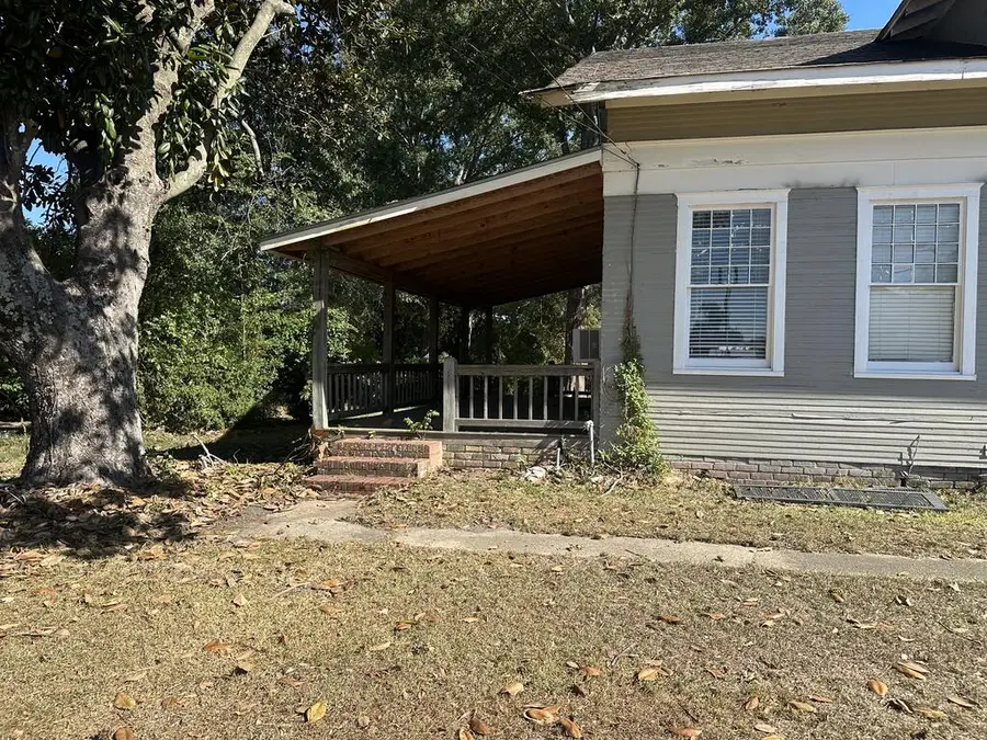 304 S Court St, Ellisville, MS 39437 - #3