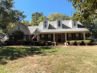 2320 Ridgewood Dr, Laurel, MS 39440