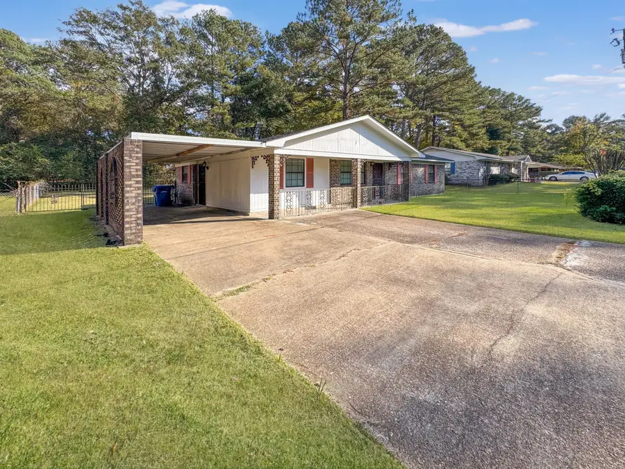 104 Pullen Dr., Aberdeen, MS 39730 - Image #2