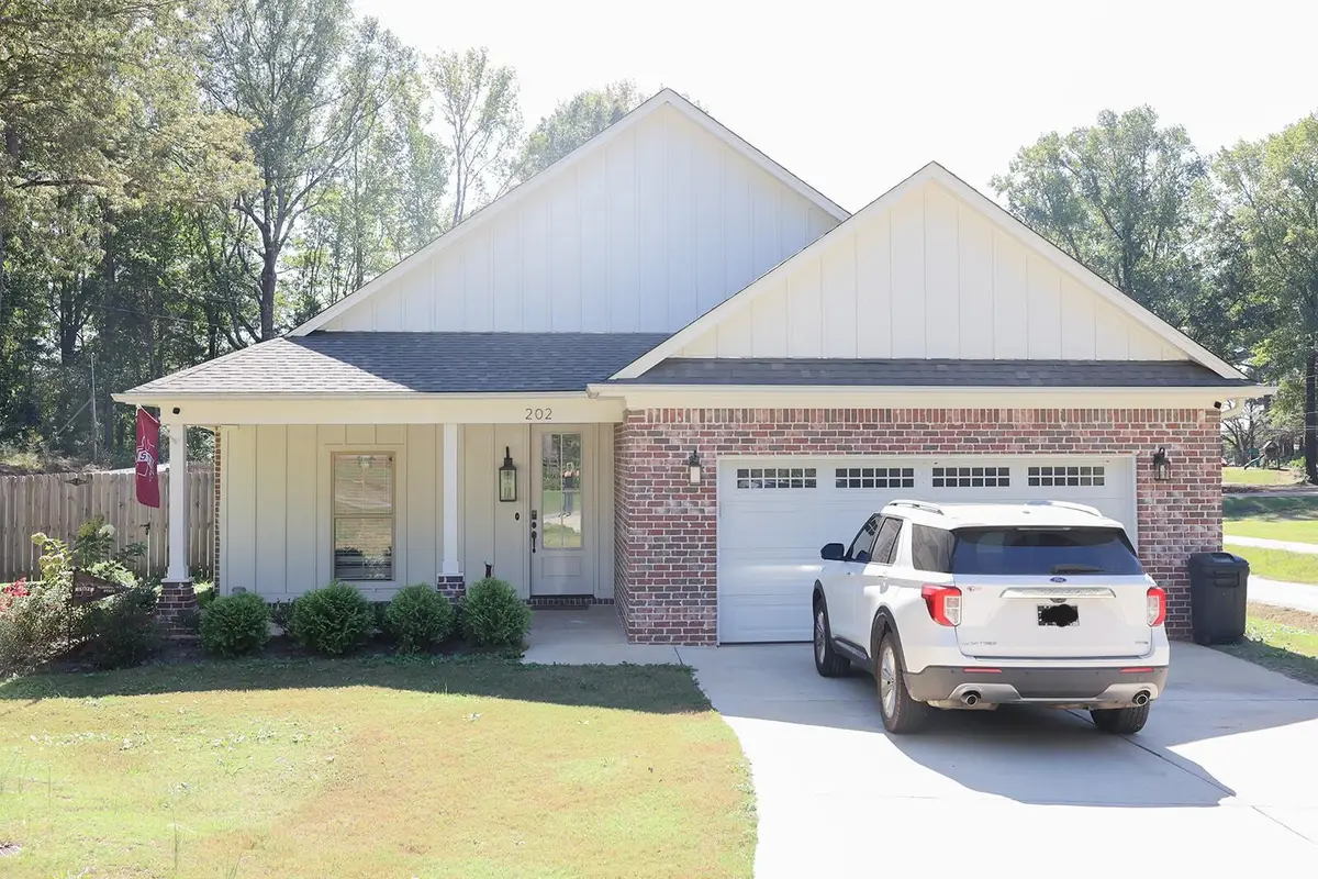 202 Robbins Dr., New Albany, MS 38652 - Image #1