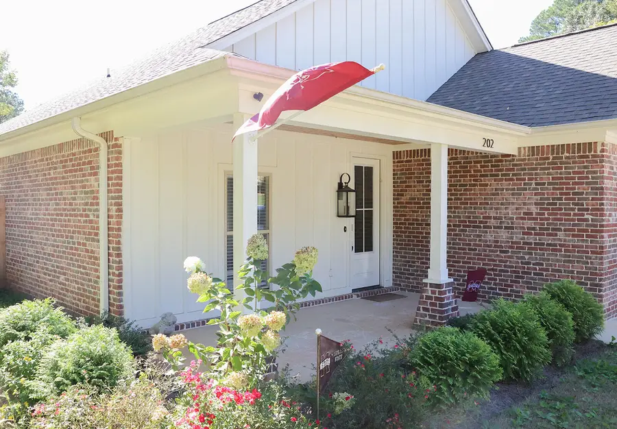 202 Robbins Dr., New Albany, MS 38652 - Image #3