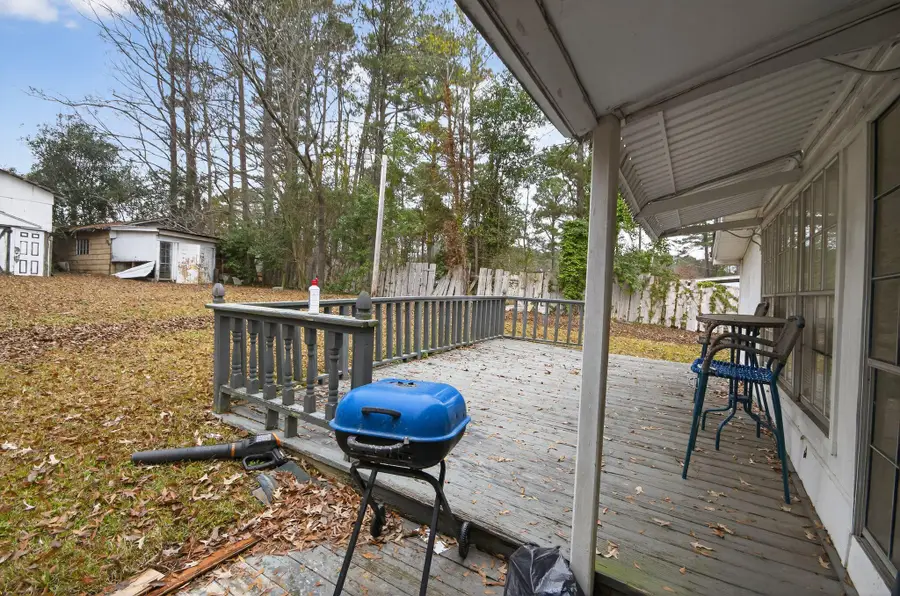 904 Pecan Ave., Philadelphia, MS 39350 - #3