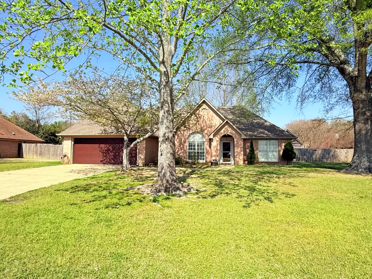 1690 Lakefield Dr., Tupelo, MS 38801 - #1