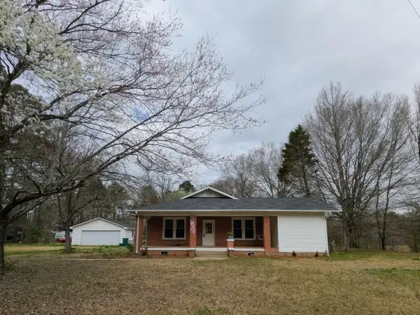 1731 N Feemster Lake Road, Tupelo, MS 38804