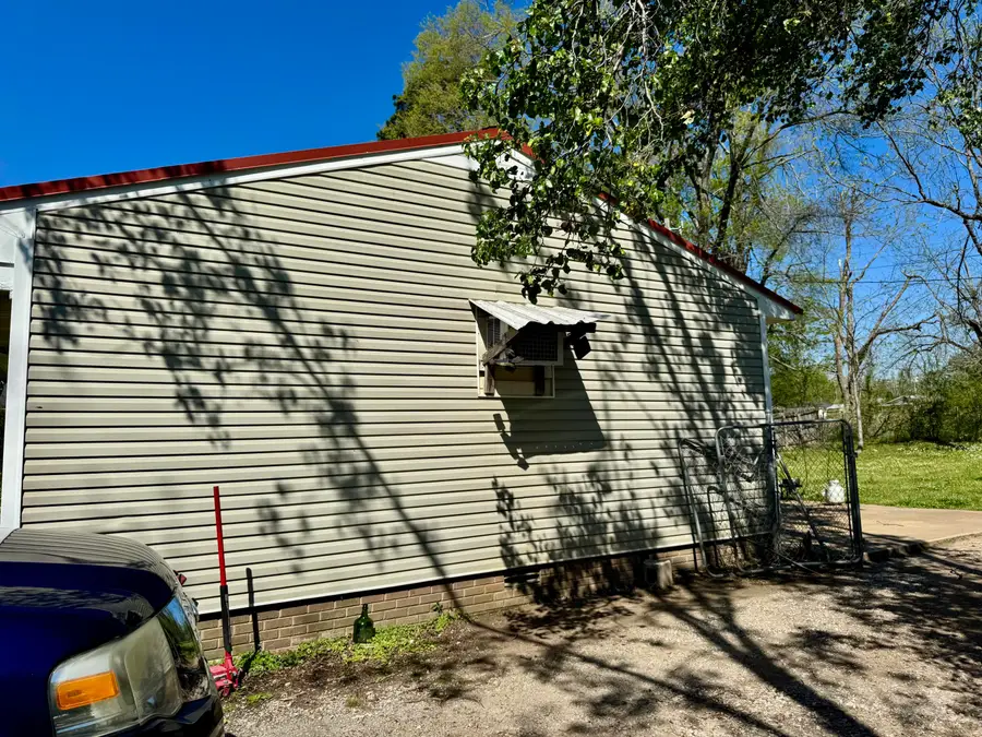 106 Colonial Dr., Booneville, MS 38829 - #2