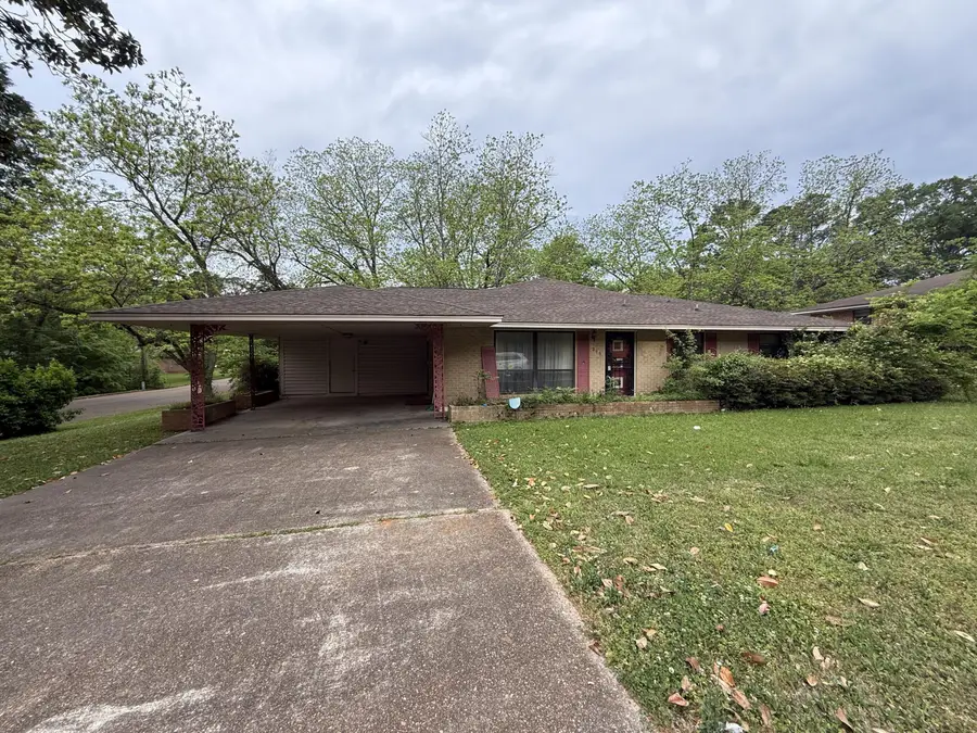 215 Enoch Ave., Tupelo, MS 38801 - #2