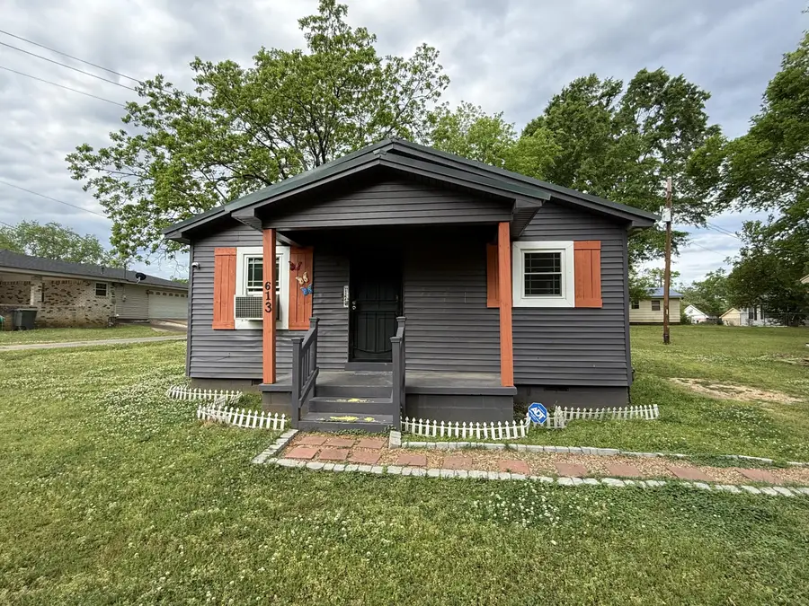 613 Carlisle St., New Albany, MS 38652 - #2