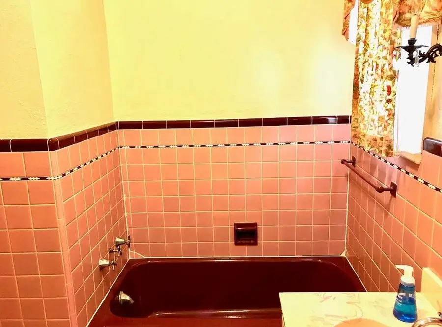 302 N Jackson St., Calhoun City, MS 38916 - #3