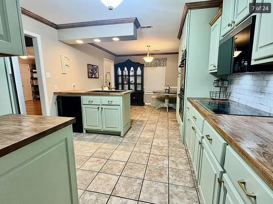 1110 Segars Dr., Iuka, MS 38852 - #2