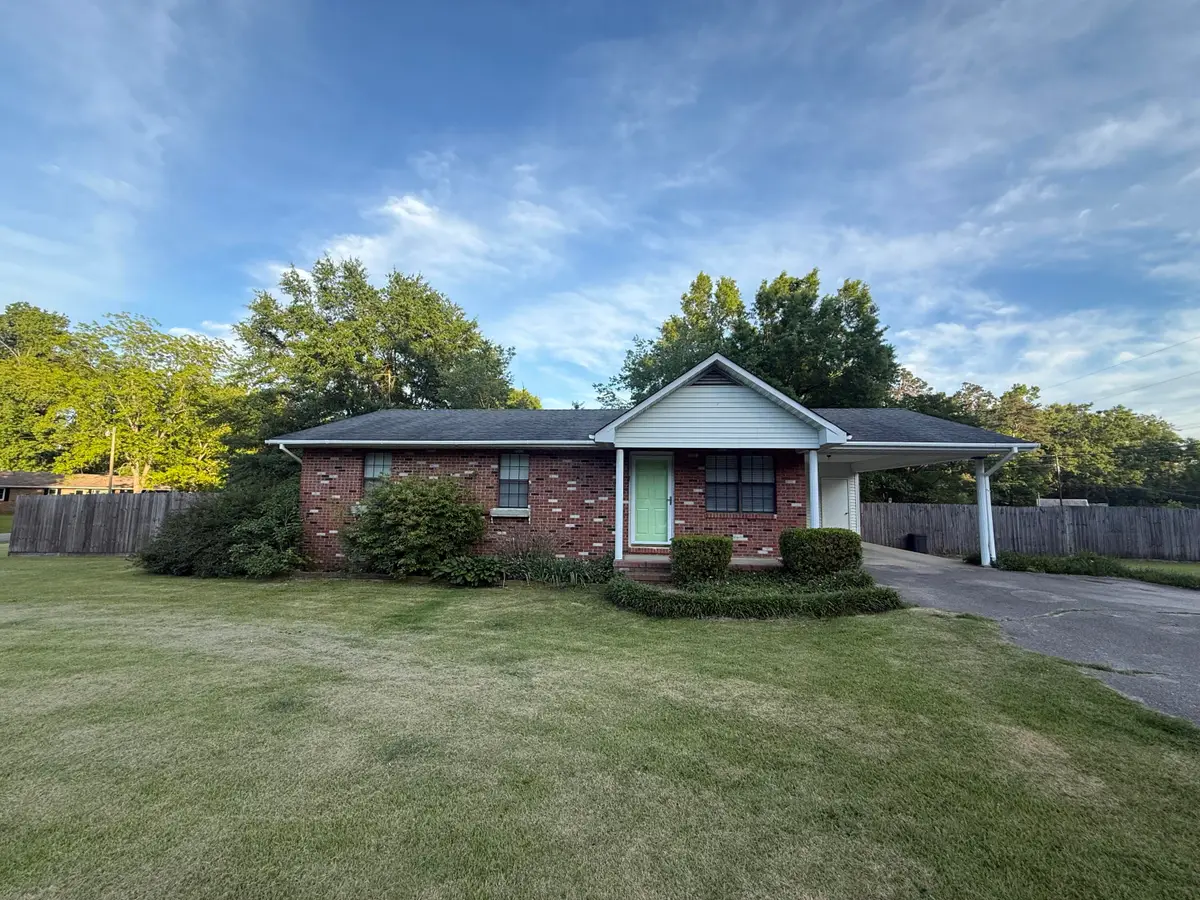 609 Dunmoor Dr., Iuka, MS 38852 - #1