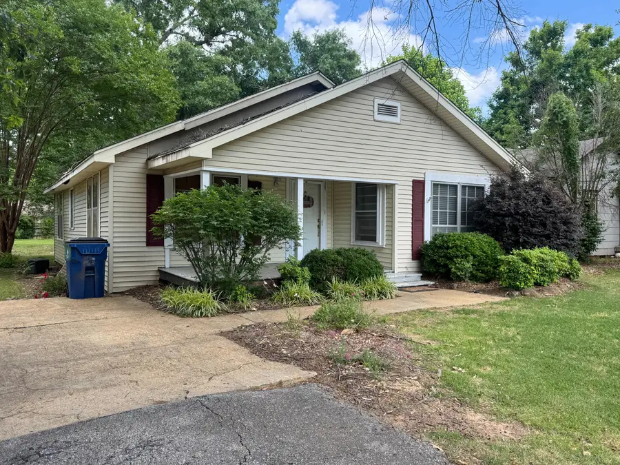 122 N Columbia St., Pontotoc, MS 38863 - #2