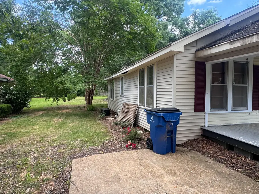 122 N Columbia St., Pontotoc, MS 38863 - #3
