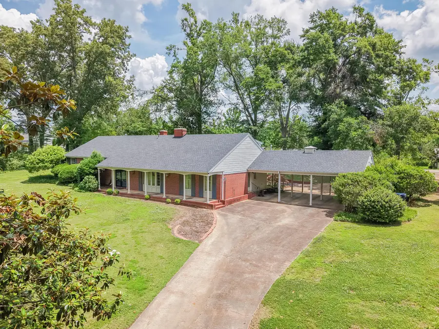 1916 Oak Ln., Corinth, MS 38834 - #2