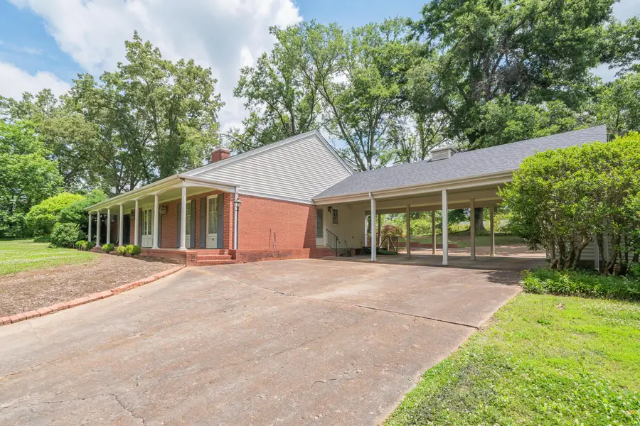 1916 Oak Ln., Corinth, MS 38834 - #3