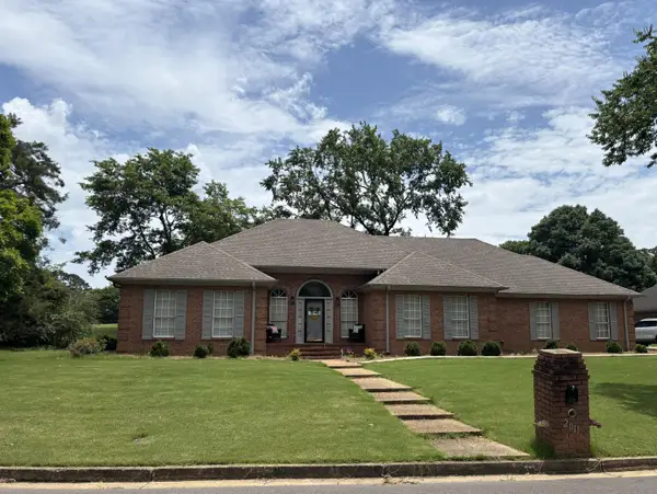 2011 Hummingbird Ln., Tupelo, MS 38801