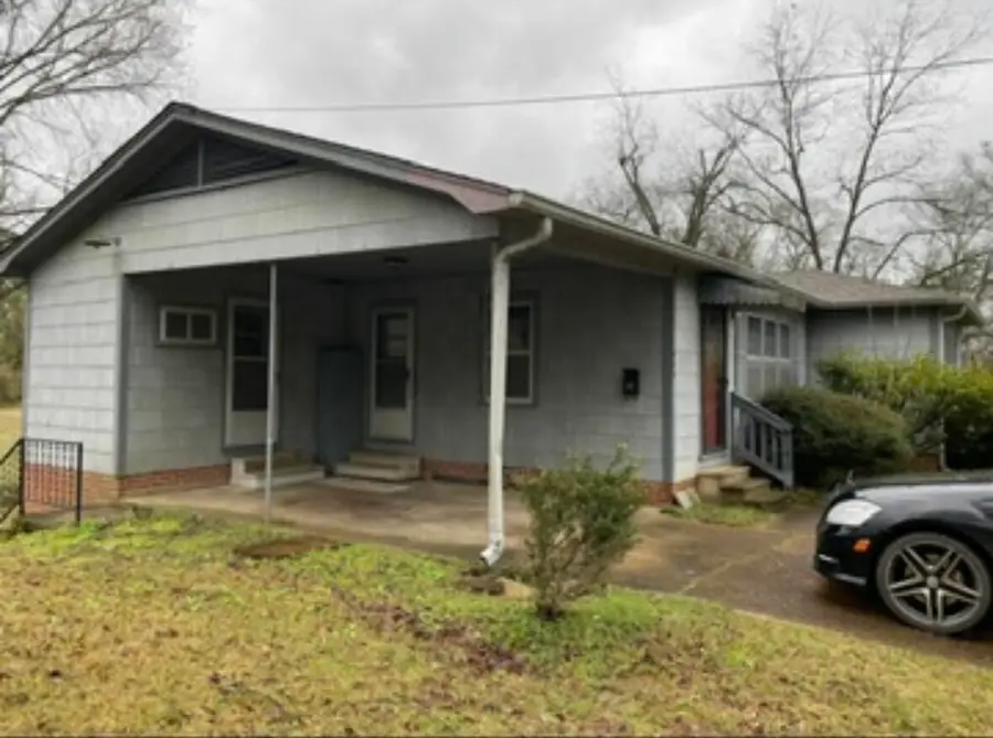 604 W Jefferson St., Aberdeen, MS 39730 - #3