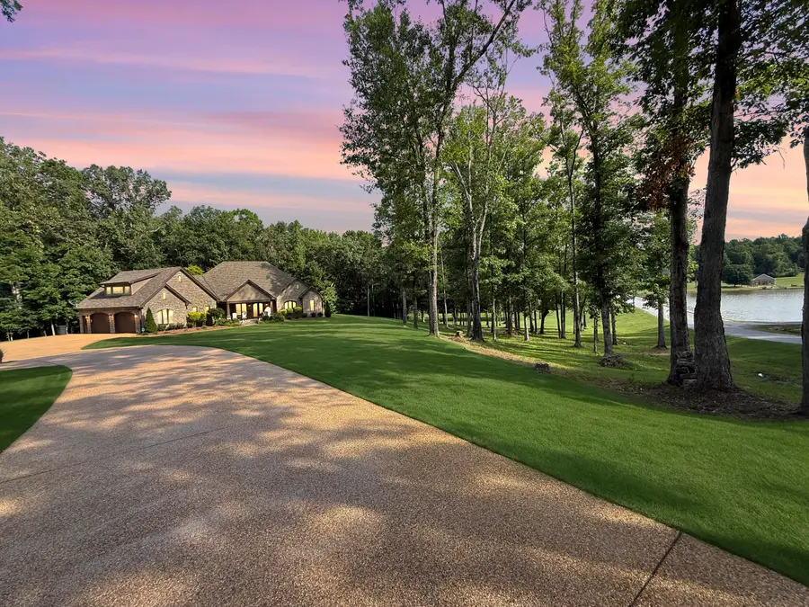 131 Driftwood Dr., Pontotoc, MS 38863 - #2