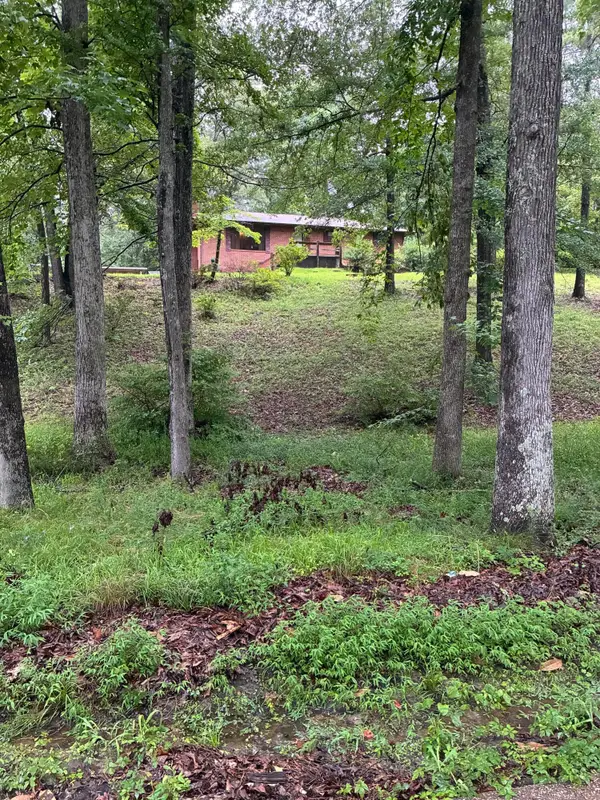 404 Mcbride Dr., Fulton, MS 38843