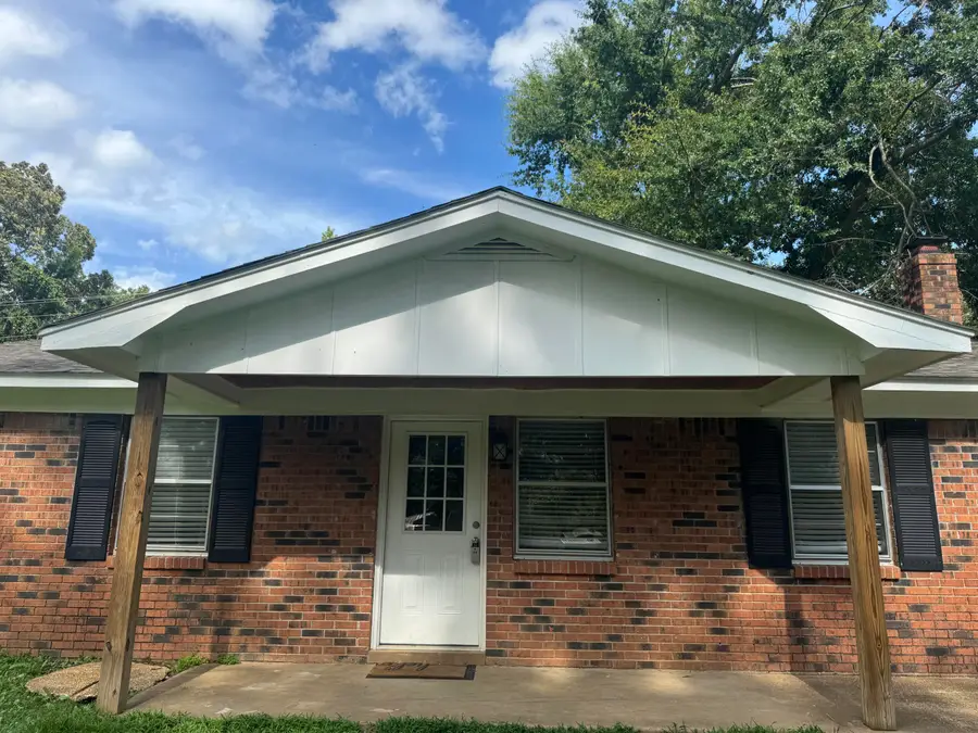 508 Briarwood Dr., New Albany, MS 38652 - #2