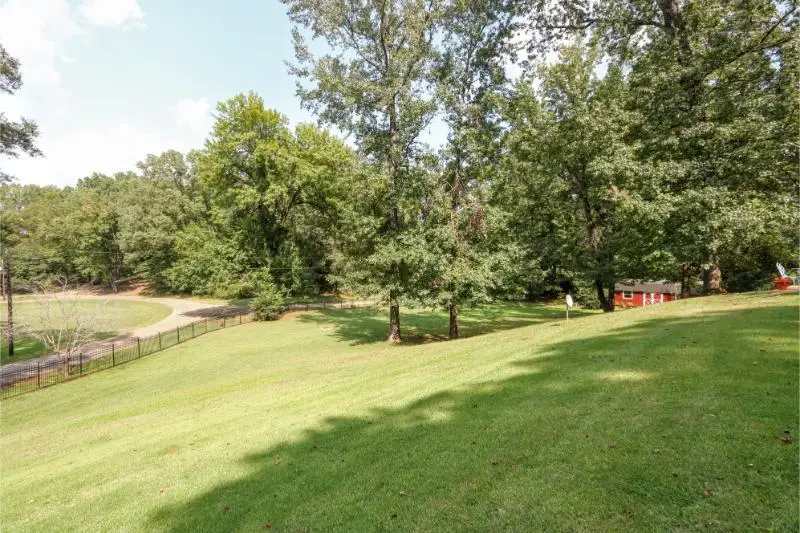 1034 Morgan Dr., New Albany, MS 38652 - #2