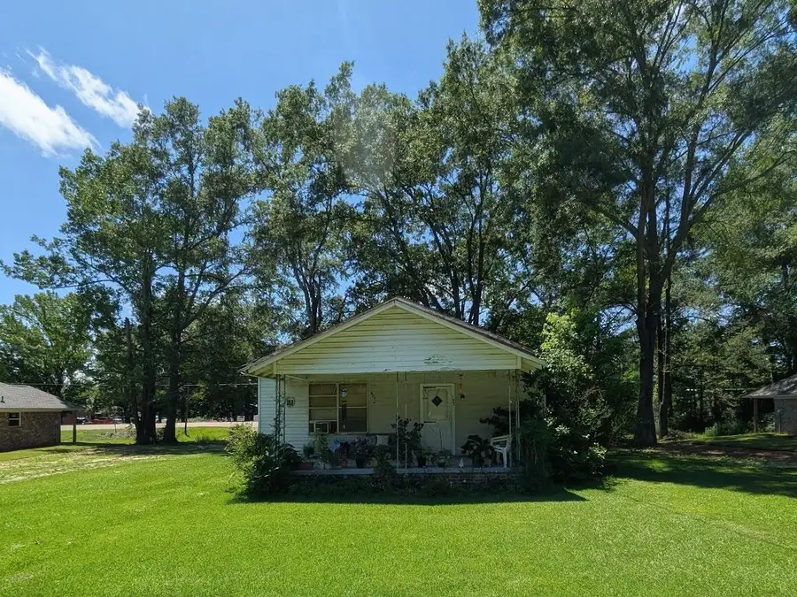 181-185 Pinecrest Ave., Plantersville, MS 38862 - #2