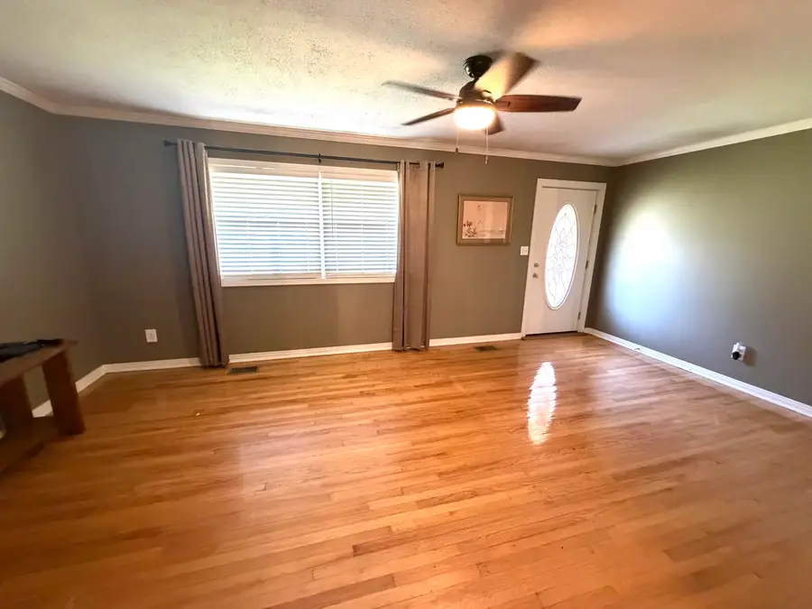 401 Lynnwood Dr., Amory, MS 38821 - #3