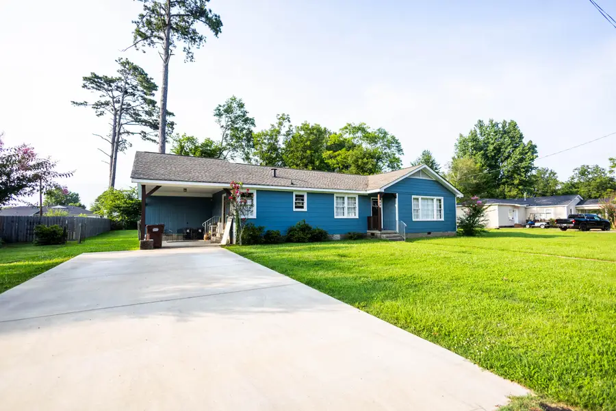 911 N 8th Ave., Amory, MS 38821 - #2