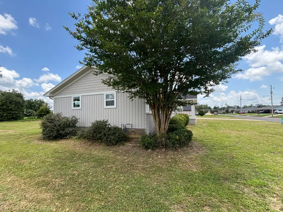 1210 Lake Dr., Amory, MS 38821 - #2