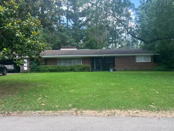 1414 Pinecrest Dr., Tupelo, MS 38804