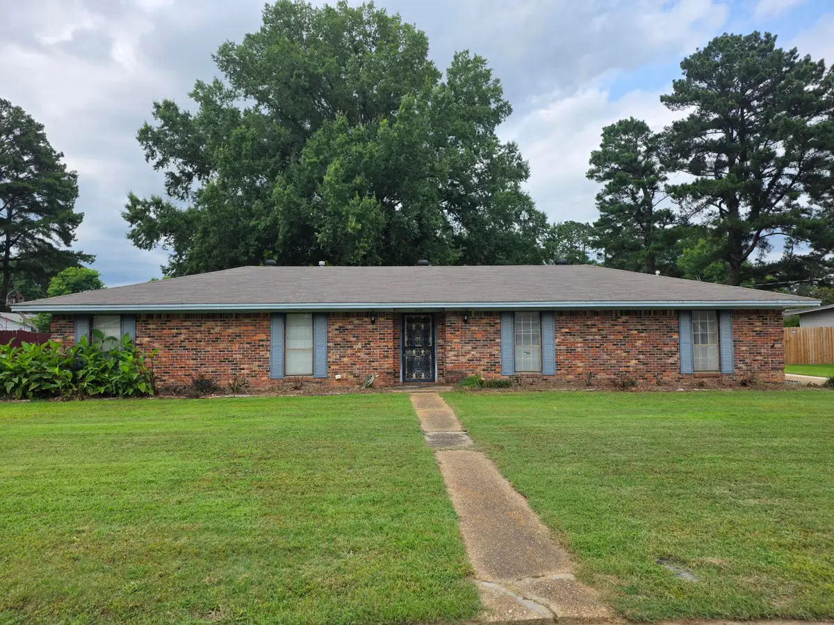 2606 Pemberton Ave., Tupelo, MS 38801 - #1