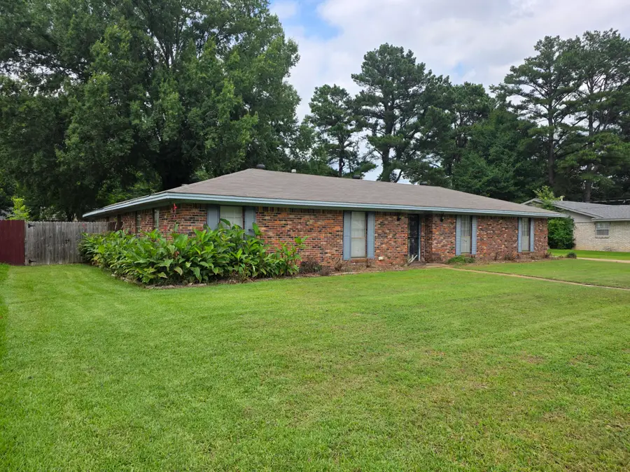 2606 Pemberton Ave., Tupelo, MS 38801 - #3