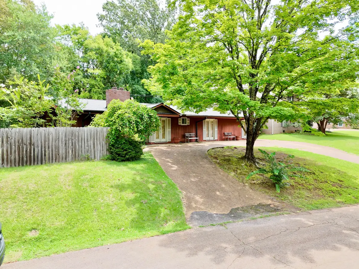 412 Pineridge Dr., New Albany, MS 38652 - #1