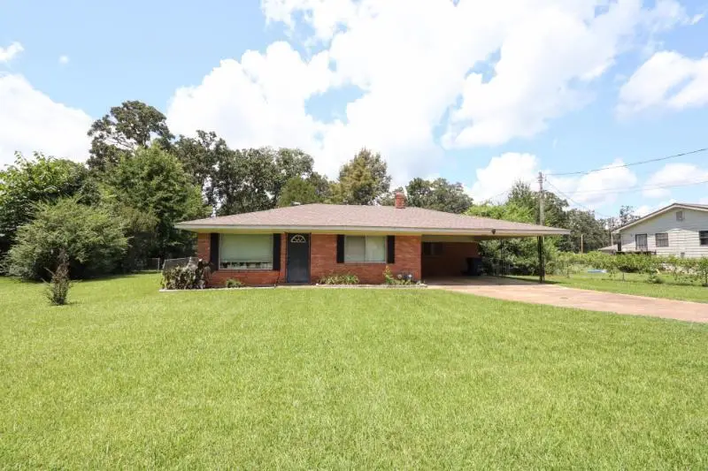 218 4th Ave., Houston, MS 38851 - #1