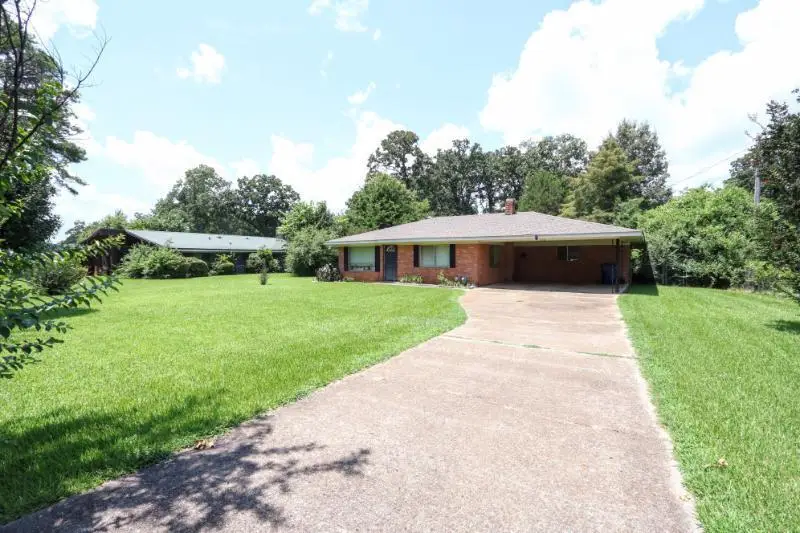 218 4th Ave., Houston, MS 38851 - #2