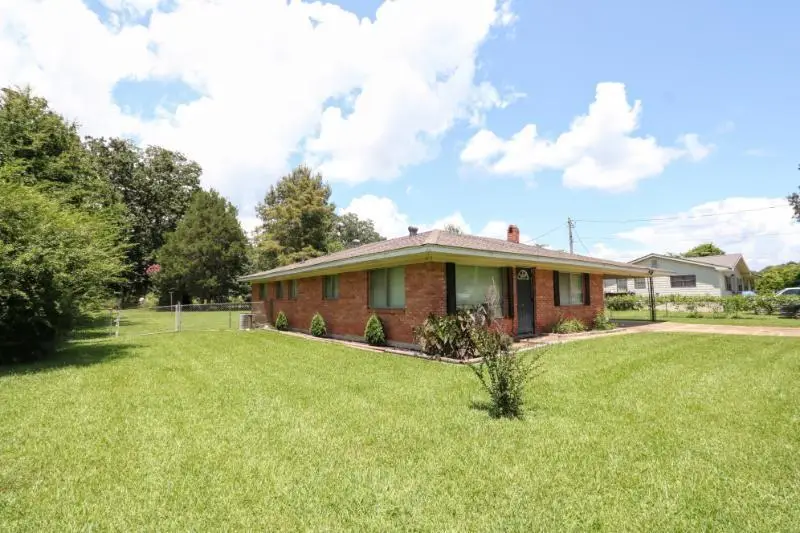 218 4th Ave., Houston, MS 38851 - #3