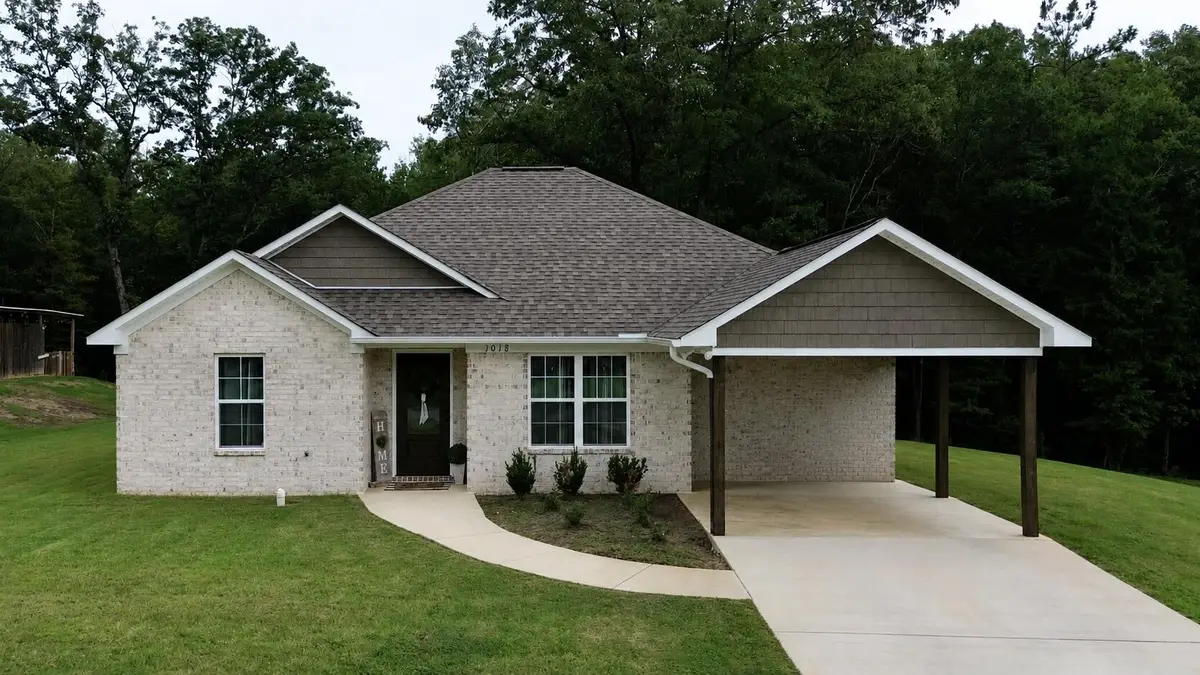 1018 N Sherman Dr., Blue Springs, MS 38828 - #1
