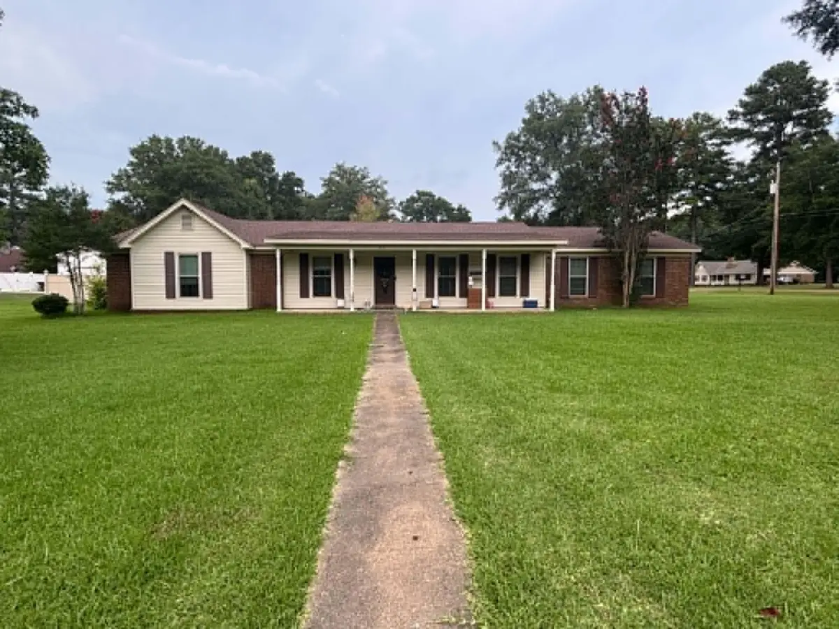 303 Bellview Dr., Aberdeen, MS 39730 - #1