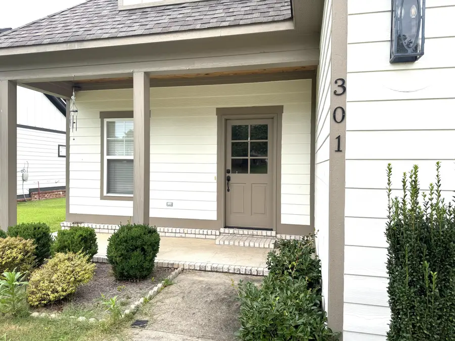 301 Starlyn Dr., New Albany, MS 38652 - #2