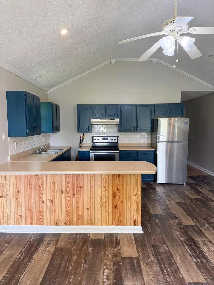 104 Pine St., Hickory Flat, MS 38633 - #3