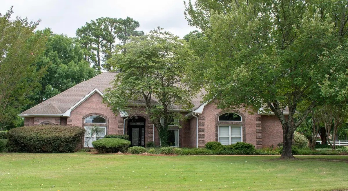 2586 Primrose Ln., Tupelo, MS 38801 - #1