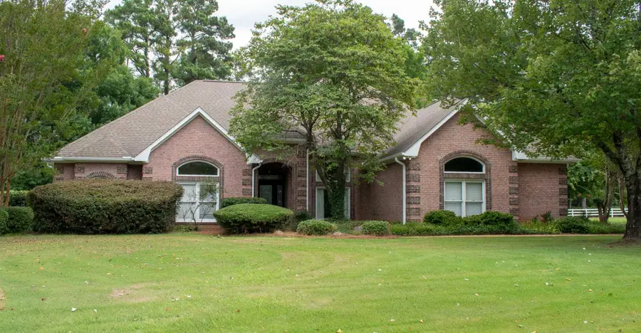 2586 Primrose Ln., Tupelo, MS 38801 - #2