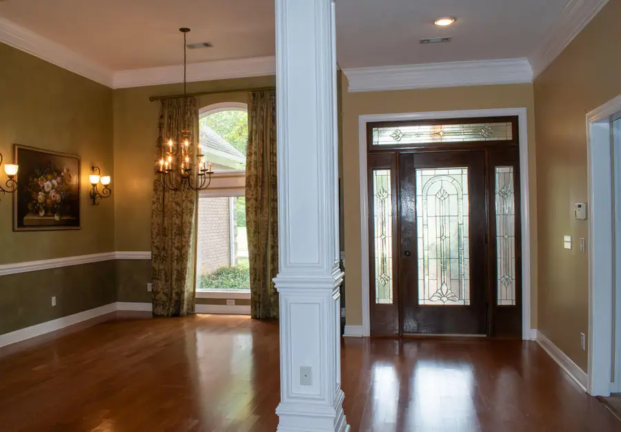 2586 Primrose Ln., Tupelo, MS 38801 - #3