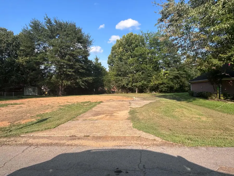 305 Kenwood Dr., Amory, MS 38821 - #2