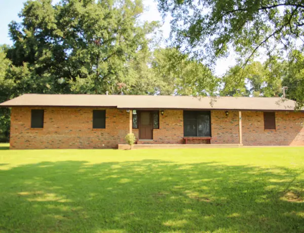 1608 S Adams St., Fulton, MS 38843