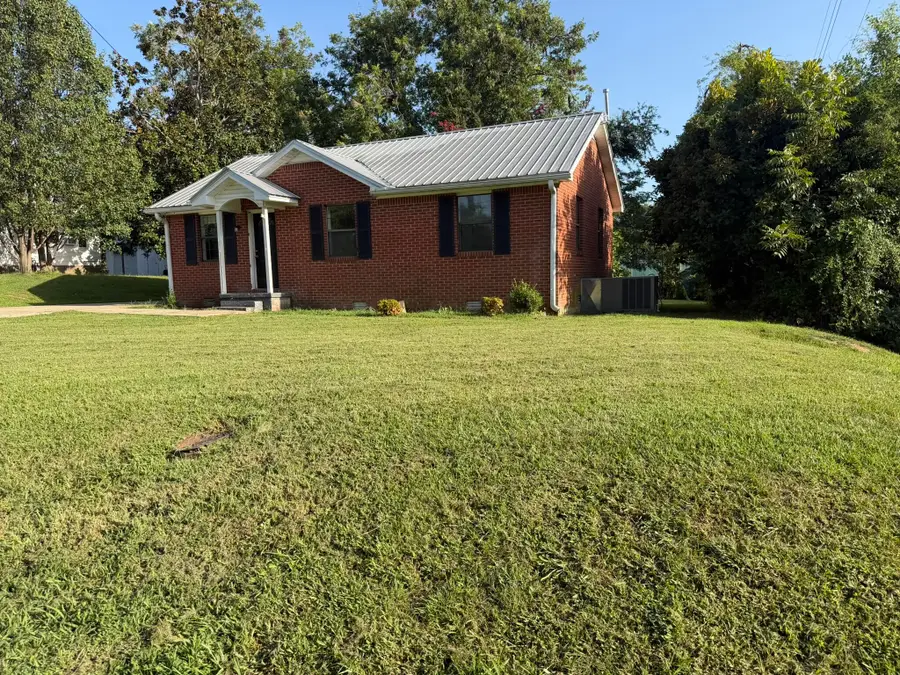 303 Evergreen Ave., Booneville, MS 38829 - #2